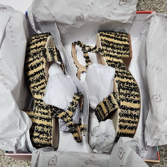 NEW Katy Perry The Busy Bee Strappy Size 8.5